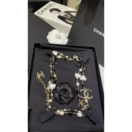 CHANEL Pearl Double C Sweater Chain