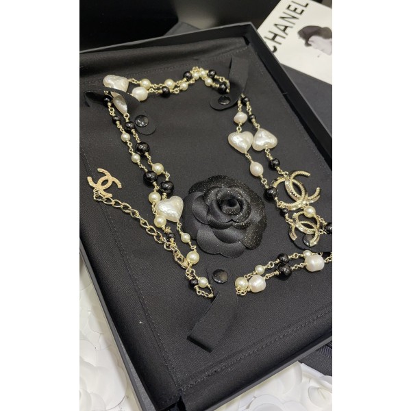 CHANEL Pearl Double C Sweater Chain