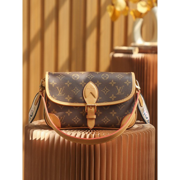 Louis Vuitton 𝐃𝐈𝐀𝐍𝐄 explosion series baguette bag #M45985#