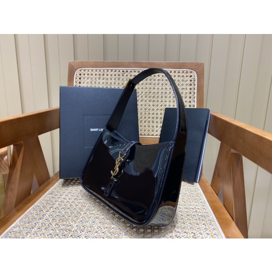 SAINT LAURENT model: 657228 original patent leather.JD