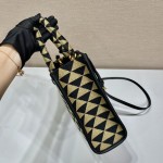 Prada embroidered fabric tote bag 👏 1BA354