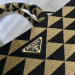 Prada embroidered fabric tote bag 👏 1BA354