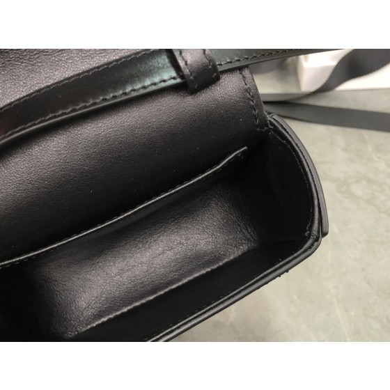 CELINE 𝗧𝗥𝗜𝗢𝗠𝗣𝗛⻼𝗠𝗜𝗡𝗜 Triumphal Arch Mini Crossbody Bag Model: 101513