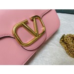 Valentino calfskin handbag 👜underarm bag Model: 1133 Decorative metal