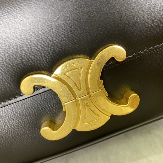 CELINE 𝑻𝒓𝒊𝒐𝒎𝒑𝒉𝒆 Chain Underarm Bag Model: 197993