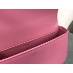 CELINE 𝑻𝒓𝒊𝒐𝒎𝒑𝒉𝒆 Chain Underarm Bag Model: 197993