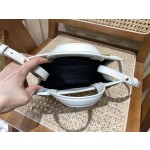 SAINT LAURENT 𝑴𝑨𝑵𝑯𝑨𝑻𝑻𝑨𝑵 𝑵𝑨𝑵𝑶#593741