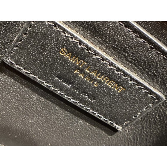 SAINT LAURENT 𝑴𝑨𝑵𝑯𝑨𝑻𝑻𝑨𝑵 𝑵𝑨𝑵𝑶#593741