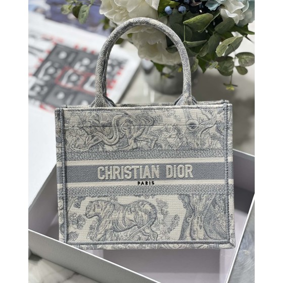 DIOR TOTE Grey tiger embroidery