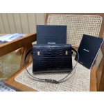 SAINT LAURENT【𝙈𝙖𝙣𝙝𝙖𝙩𝙩𝙖𝙣 𝟮𝟰𝙘𝙢】675626.Jd