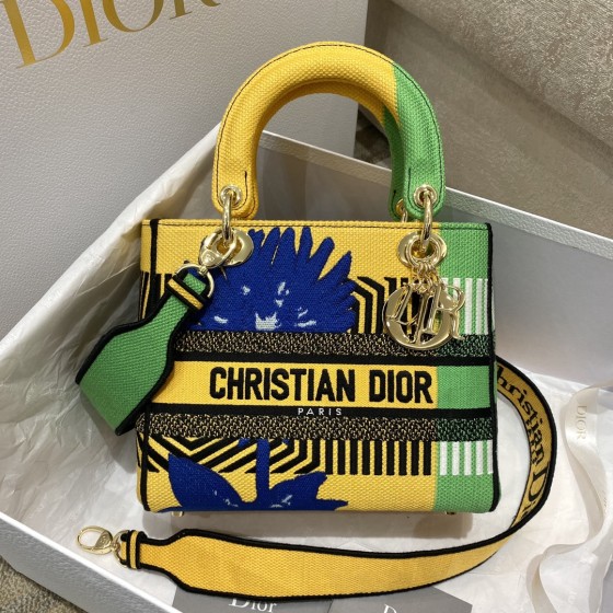 Lady DIOR latest color limited series, French style romantic elements