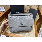 SAINT LAURENT  𝐍𝐢𝐤𝐢 28𝐜𝐦 #633158