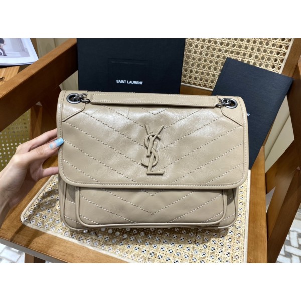 SAINT LAURENT  𝐍𝐢𝐤𝐢 28𝐜𝐦 #633158