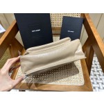 SAINT LAURENT  𝐍𝐢𝐤𝐢 28𝐜𝐦 #633158