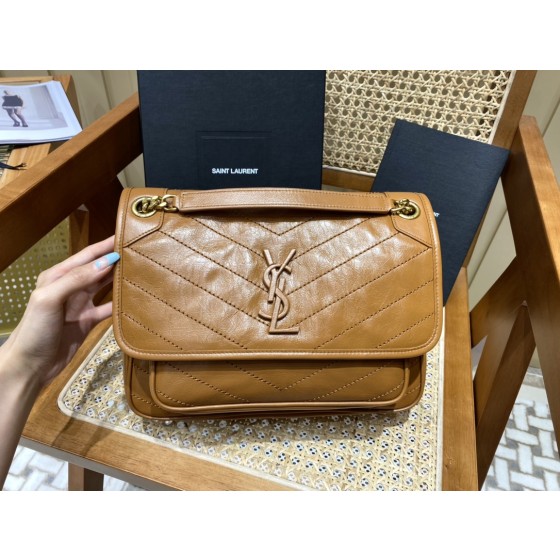 SAINT LAURENT  𝐍𝐢𝐤𝐢 28𝐜𝐦 #633158