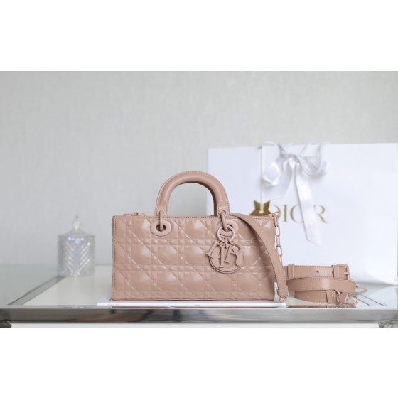 Dior Lady D-Joy is a classic style of the Goliath Bible