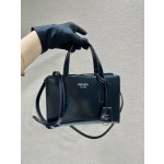 Prada mini shopping bag 🎉 1BA357