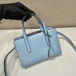 Prada mini shopping bag 🎉 1BA357