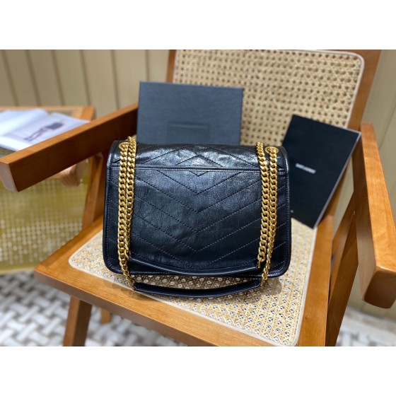 SAINT LAURENT  𝐍𝐢𝐤𝐢 28𝐜𝐦 #633158