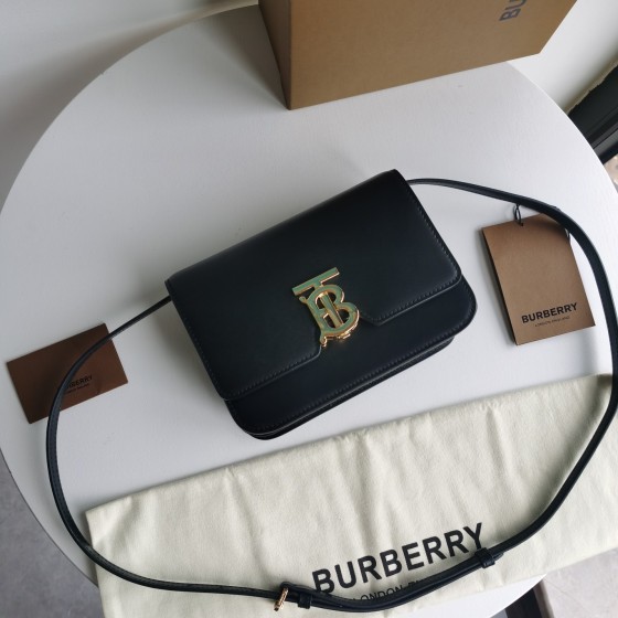 Burberry leather buckle bag 3305