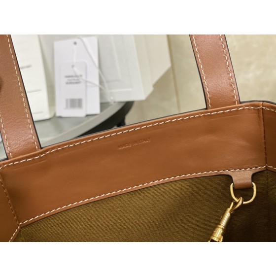 CELINE Embossed Portable Box Model: 199202