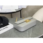 CELINE 𝑻𝒓𝒊𝒐𝒎𝒑𝒉𝒆 Chain Underarm Bag Model: 197993