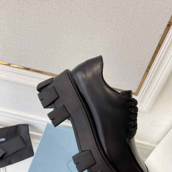 Prada open edged vermilion lacquered leather thick sole casual small leather shoes