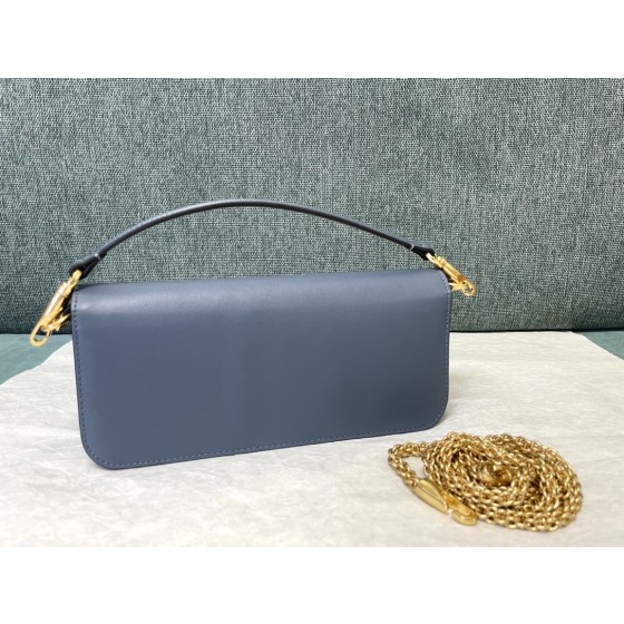 Valentino calfskin handbag 👜underarm bag Model: 1133 Decorative metal