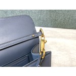 Valentino calfskin handbag 👜underarm bag Model: 1133 Decorative metal