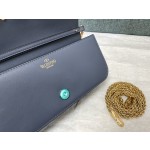 Valentino calfskin handbag 👜underarm bag Model: 1133 Decorative metal