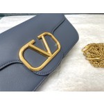 Valentino calfskin handbag 👜underarm bag Model: 1133 Decorative metal