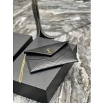 SAINT LAURENT  Gaby绗缝信封式手拿包款号：685596