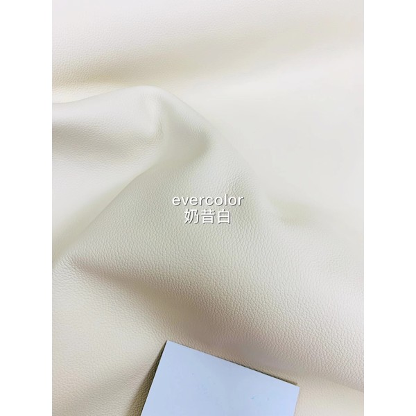 Hermes makes exclusive leather pig nose leather Evercolor: White