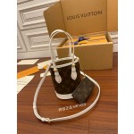 Louis Vuitton exclusive starting model: M81489