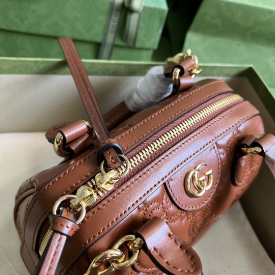 GUCCI matelasse leather chain shoulder backpack model: 702251