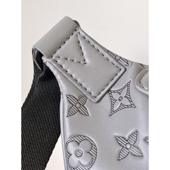 Louis Vuitton DISCOVERY belt bag