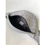 Louis Vuitton DISCOVERY belt bag