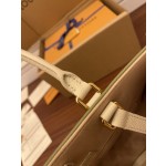 Louis Vuitton's exclusive debut model: M46060 Super Enhanced Edition