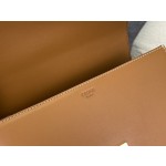 CELINE Arc de Triomphe Brown 𝗯𝗼𝘅 Medium Model: 187363
