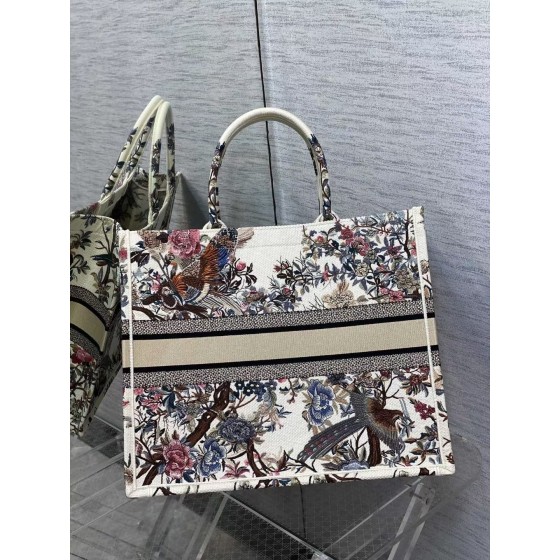 DIOR TOTE Magpie White Limited Edition Collection