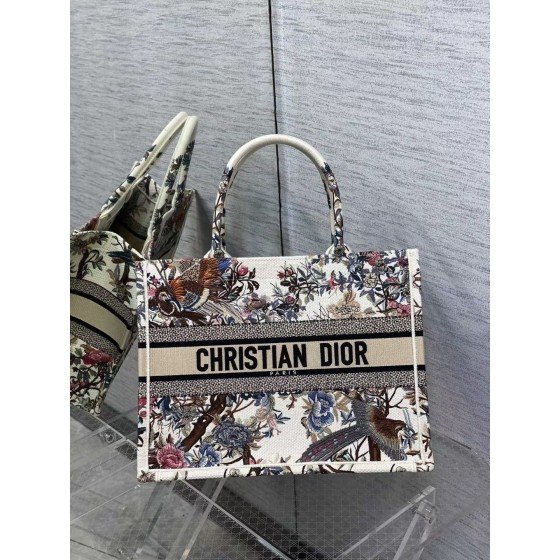 DIOR TOTE Magpie White Limited Edition Collection