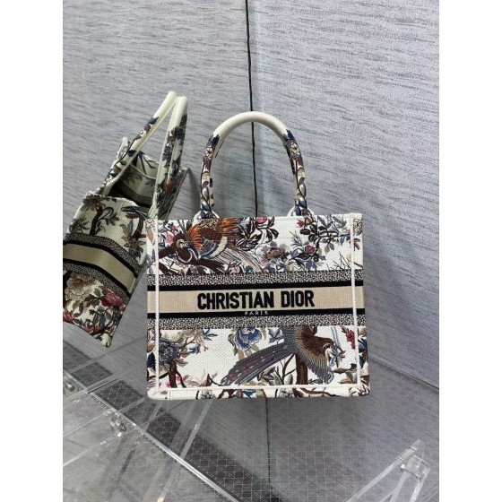 DIOR TOTE Magpie White Limited Edition Collection