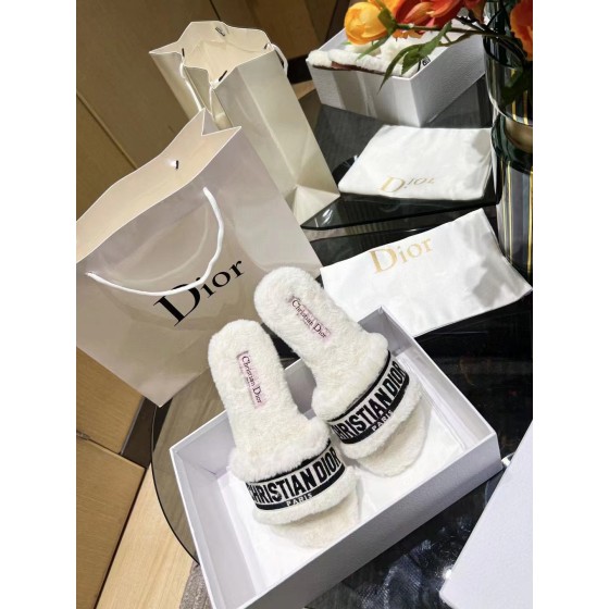 Dior flat bottom flip flops