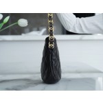 𝗖𝗛𝗔𝗡𝗘𝗟 𝟮𝟐𝑲 new 𝒉𝒐𝒃𝒐 underarm bag