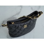 𝗖𝗛𝗔𝗡𝗘𝗟 𝟮𝟐𝑲 new 𝒉𝒐𝒃𝒐 underarm bag