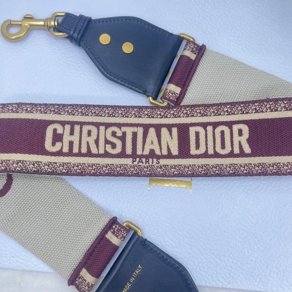 Dior 酒红字母肩带