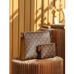Louis Vuitton 𝐓𝐎𝐈𝐋𝐄𝐓𝐑𝐘 𝟐𝟔 new wash bag #M81412