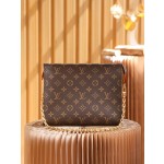 Louis Vuitton 𝐓𝐎𝐈𝐋𝐄𝐓𝐑𝐘 𝟐𝟔 new wash bag #M81412
