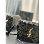 SAINT LAURENT UNE Quilted patent leather with sheepskin box bag model number: 710080