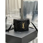 SAINT LAURENT UNE Quilted patent leather with sheepskin box bag model number: 710080